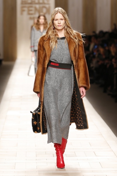 02_FENDI_DONNA_AW_17_18_调整大小.JPG