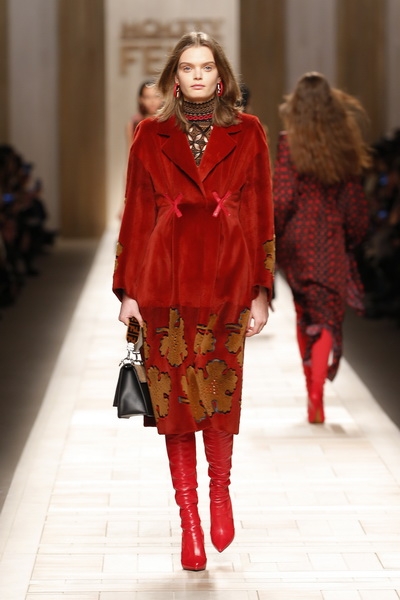 12_FENDI_DONNA_AW_17_18_调整大小.JPG