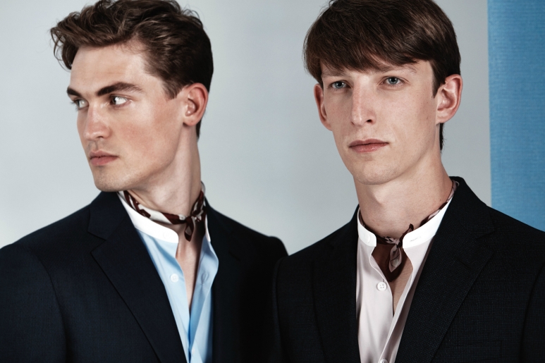 Z ZEGNA 2017春夏系列模特造型 小立领衬衫搭配印花软绸丝巾.jpg